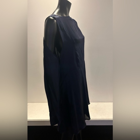 Navy Margiela silk trench dress. Long sleeves cut out style at the shoulders. - Picture 5 of 13